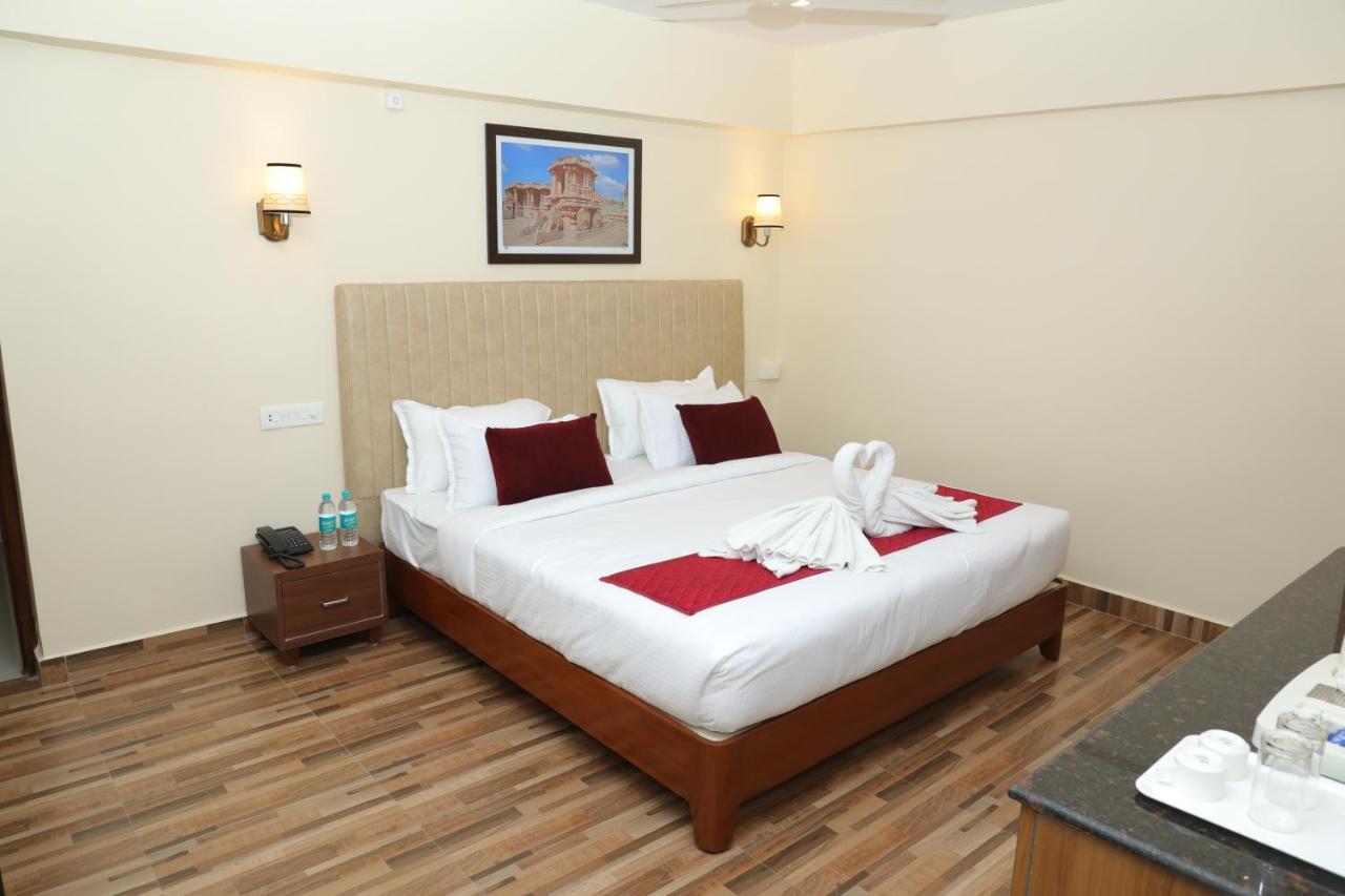 Gadiraju Palace Convention Centre & Hotel Višákhapatnam Exteriér fotografie