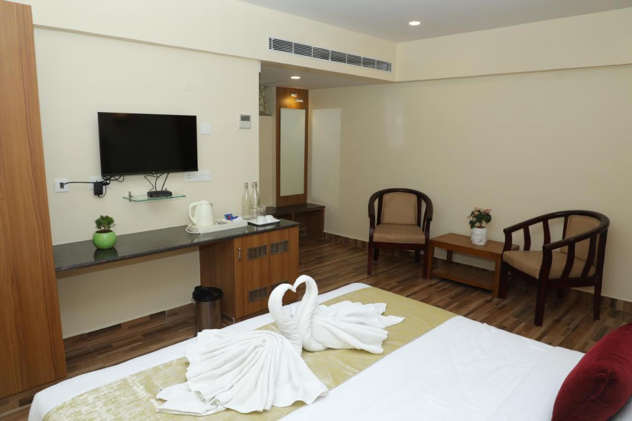 Gadiraju Palace Convention Centre & Hotel Višákhapatnam Exteriér fotografie