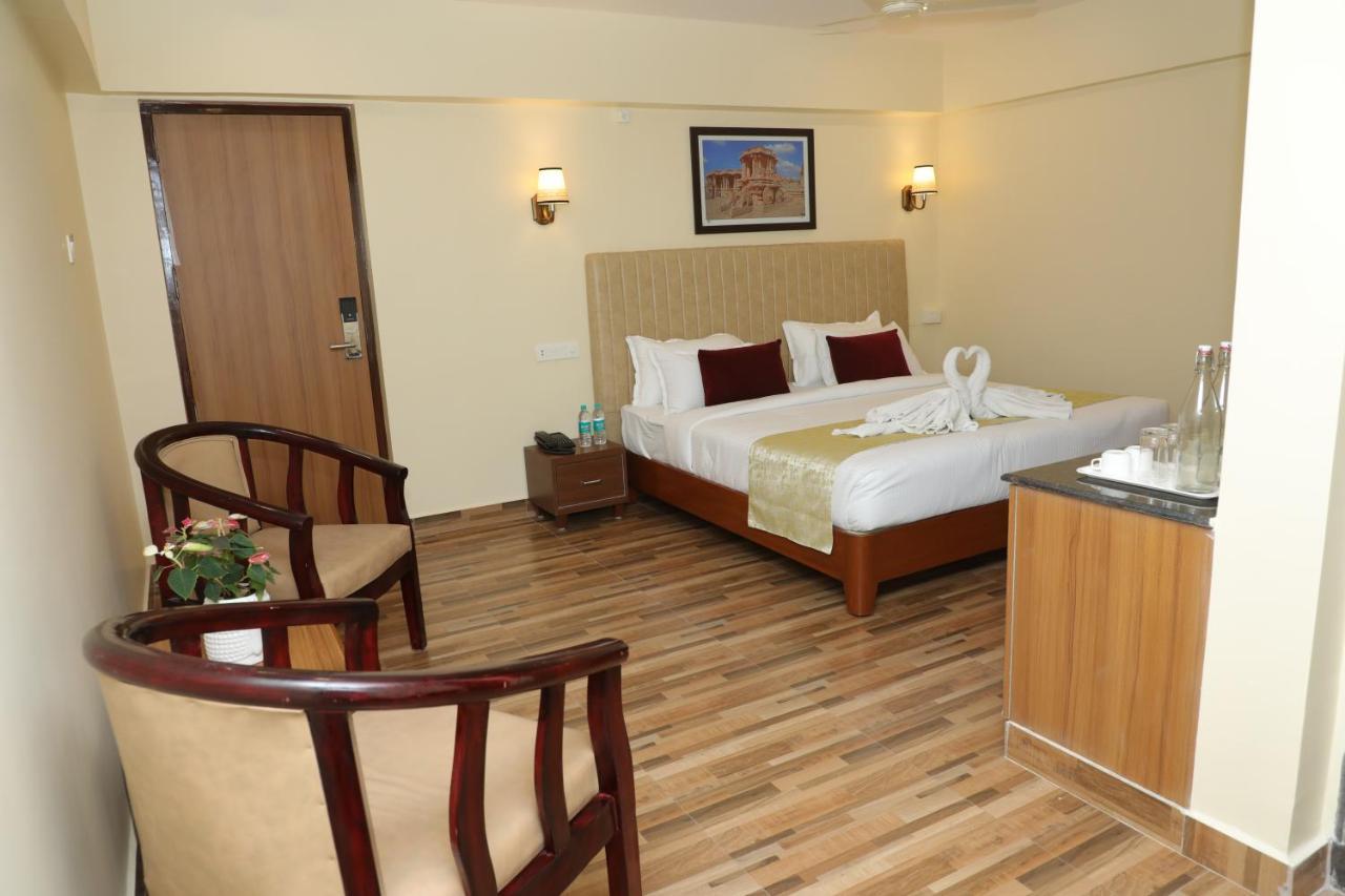 Gadiraju Palace Convention Centre & Hotel Višákhapatnam Exteriér fotografie