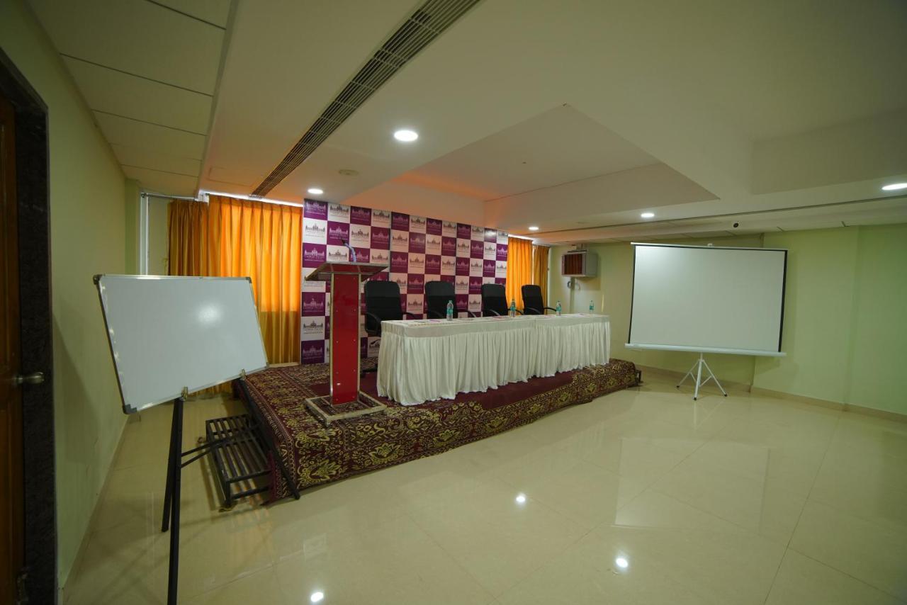 Gadiraju Palace Convention Centre & Hotel Višákhapatnam Exteriér fotografie